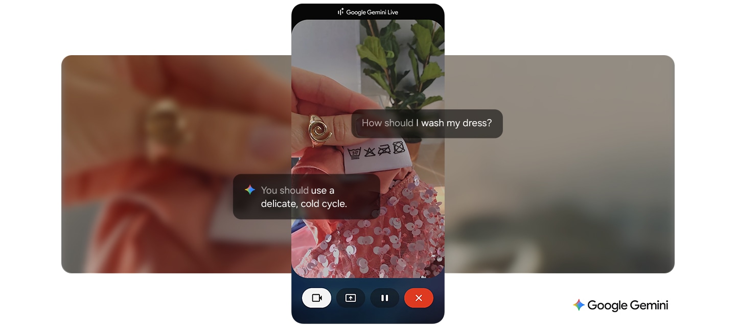 Google Gemini Live가 활성화된 상태에서 사용자가 원피스 세탁 방법을 물어보고 있습니다. 카메라 화면에는 세탁 기호가 표시된 라벨이 나타나고, 화면 하단에는 Google Gemini 로고가 표시됩니다.