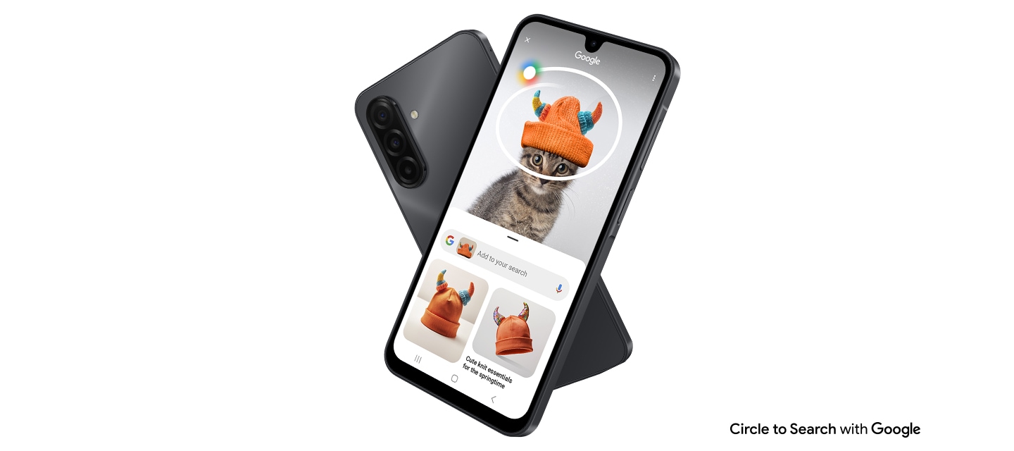 두 대의 Galaxy A17이 X자 형태로 놓여 있습니다. 뒤쪽의 기기는 후면을 나타내고, 앞쪽의 기기 화면에는 서클 투 서치 기능이 활성화되어 있습니다. 하단에는 Circle to Search with Google문구가 표시됩니다.